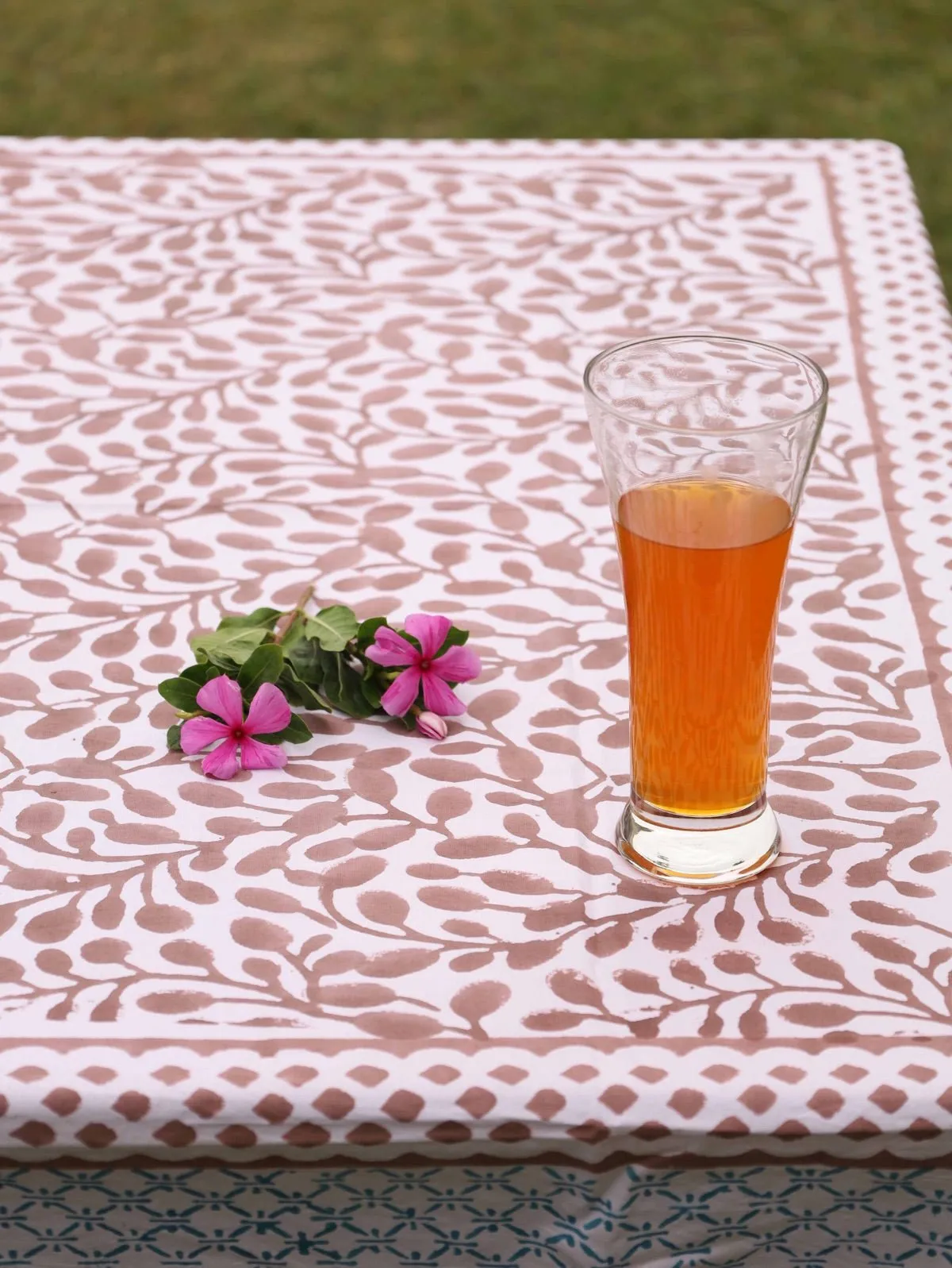 Abstract Leaf Brown and White Table Cover