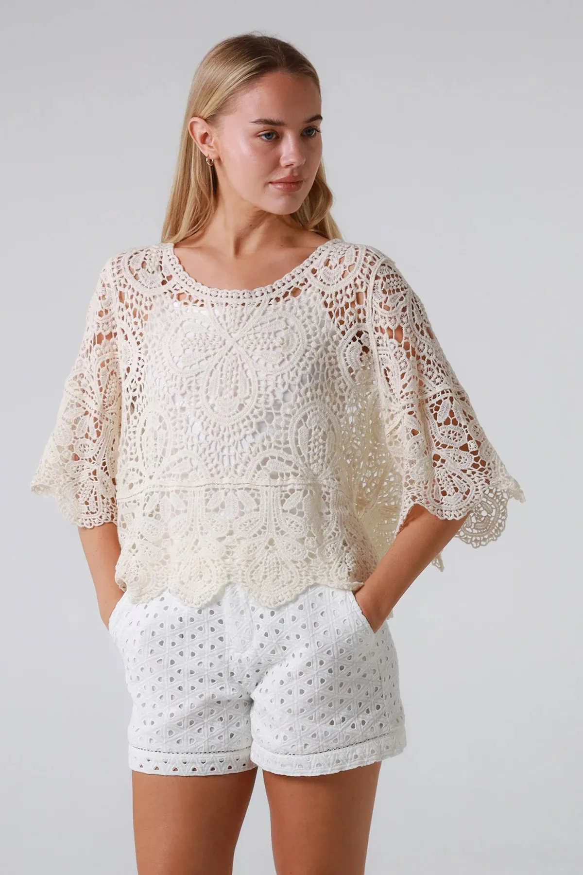 CROCHET LACE DAISY DOILY TOP