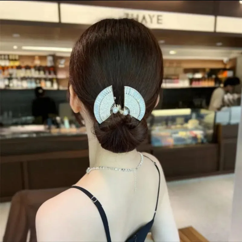 Elegant and easy bun styler