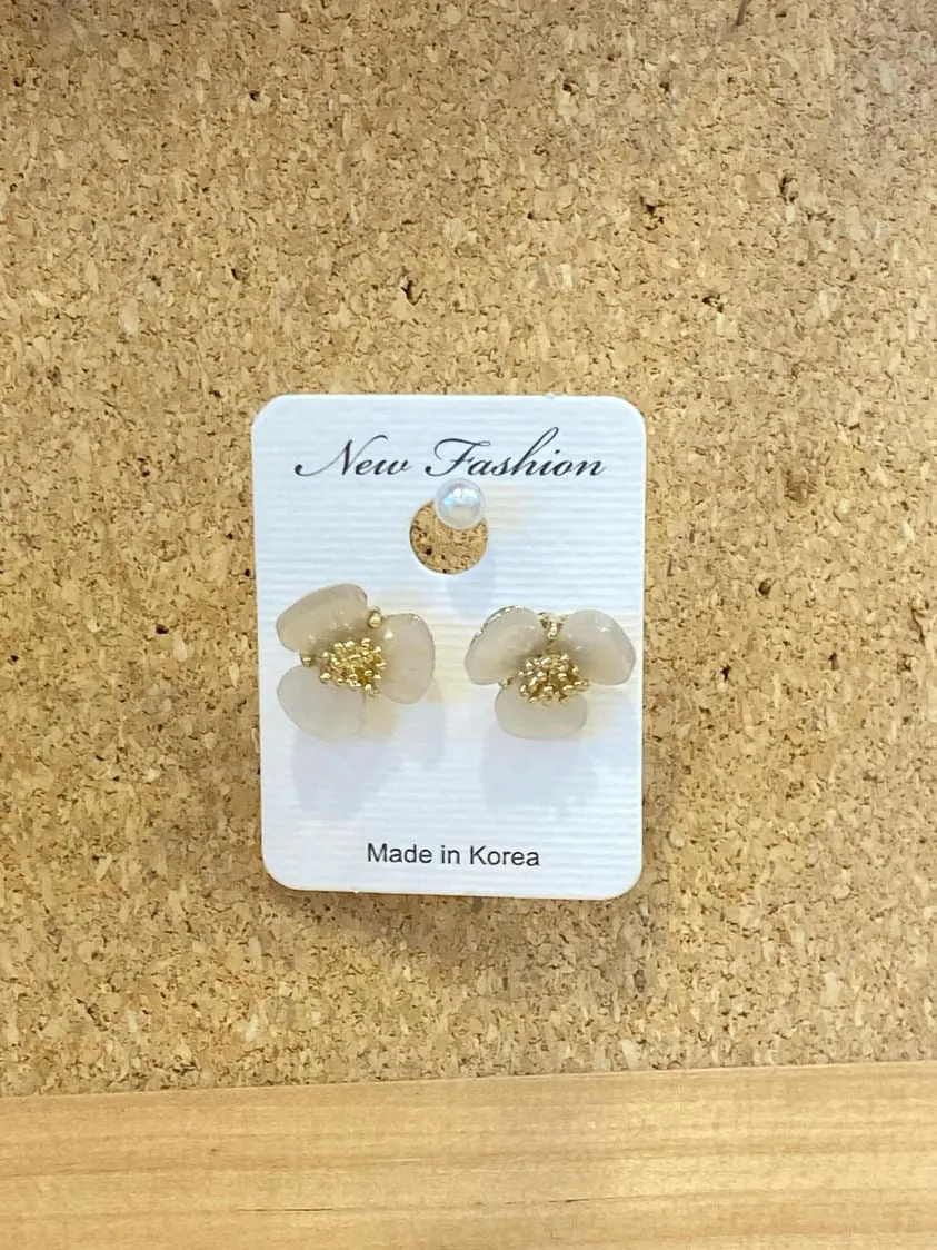 Elegant flower earrings