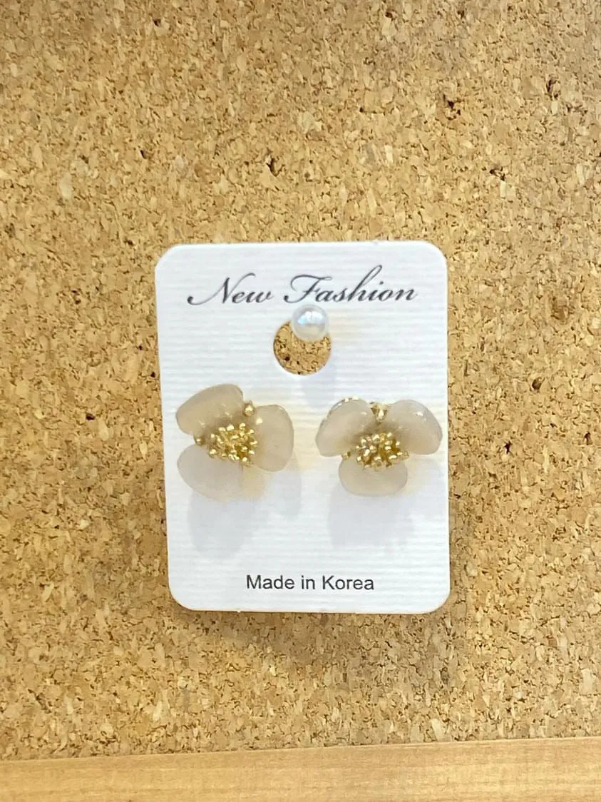 Elegant flower earrings