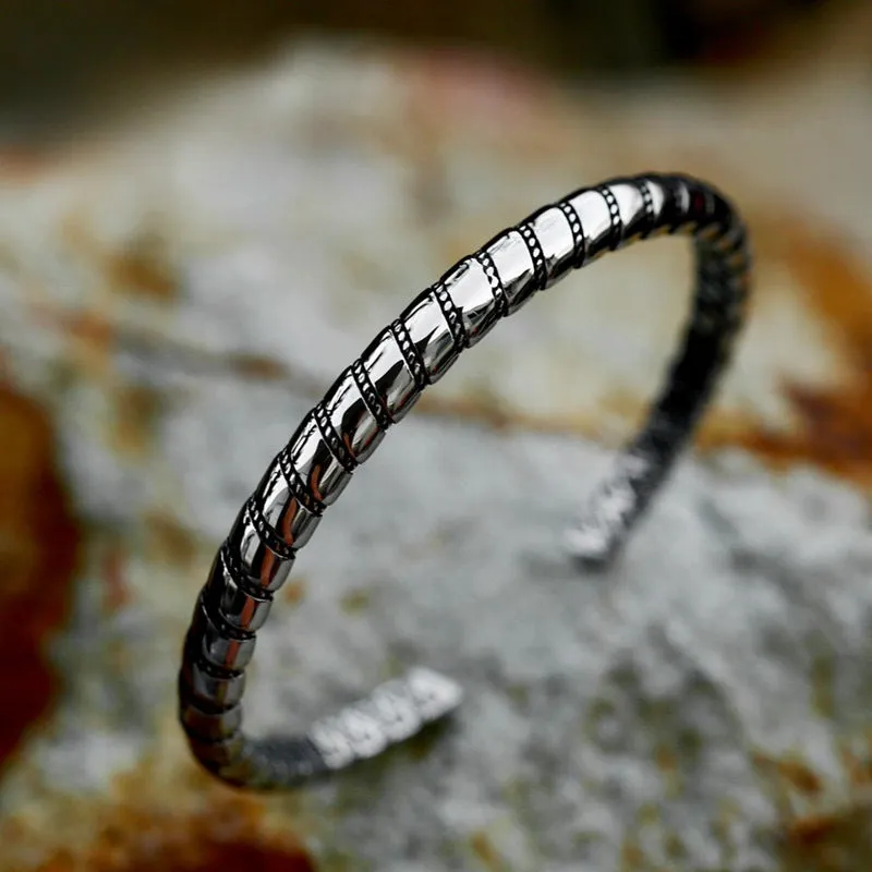 Stylish Titanium Steel Hemp Rope Bracelet for Men - Versatile and Comfortable Design