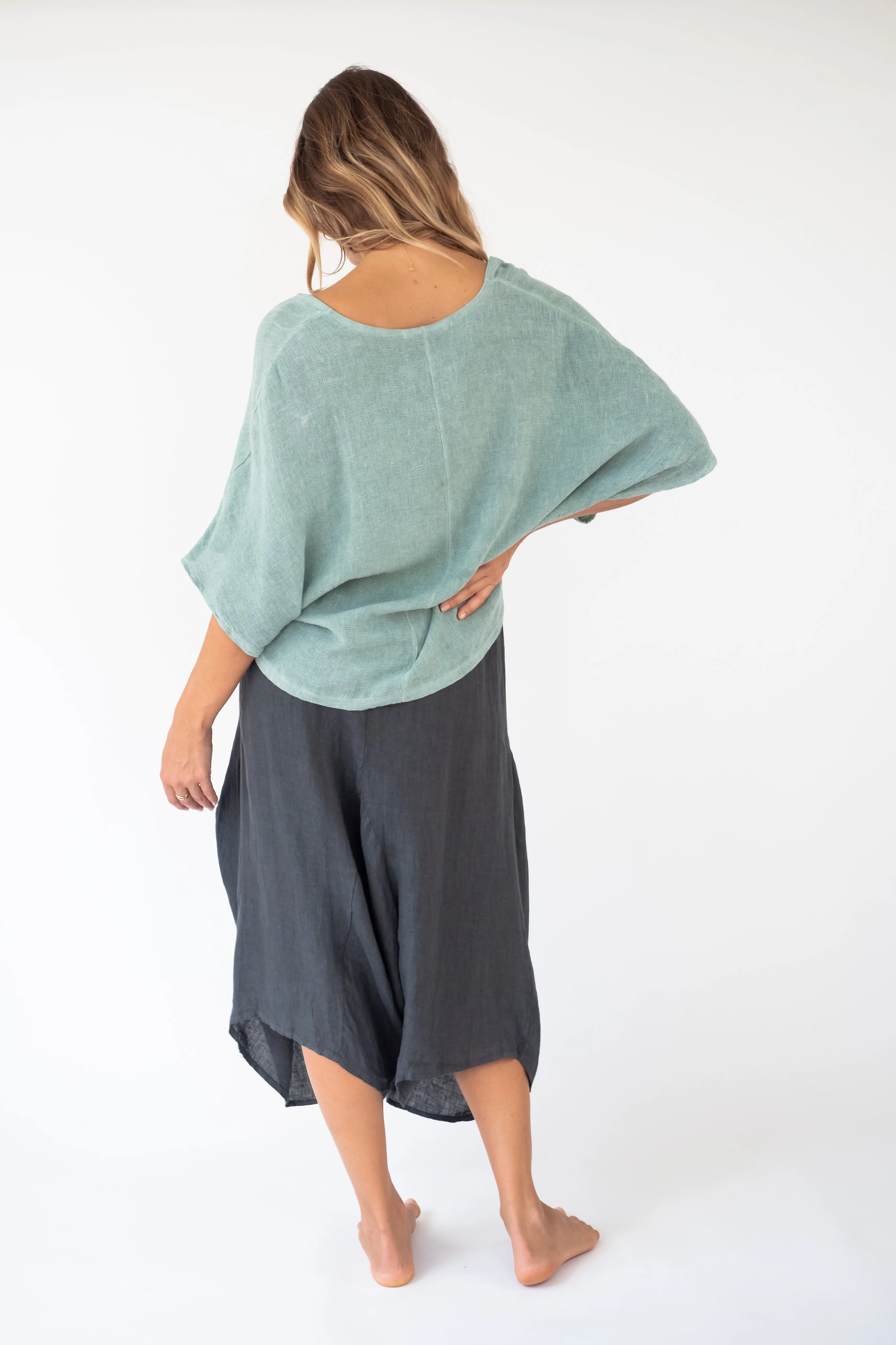 the LUNA short sleeves Linen Top